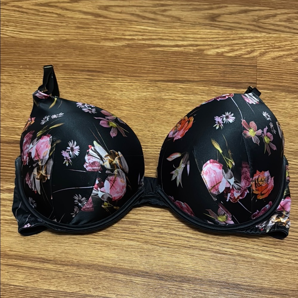 Victoria’s Secret Very Sexy Push Up Bra 36D